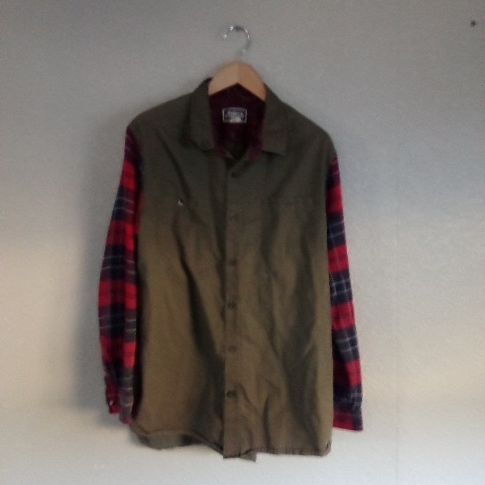 Olive Green and Red Plaid Button-Up Shirt ( Bag Z )